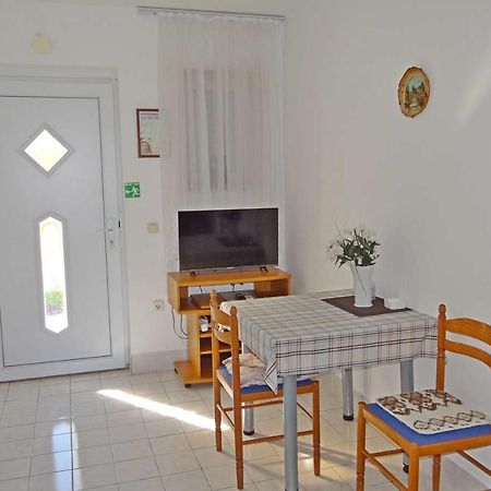 Apartments Tomislav - 120 M From Beach Donji Okrug  Exterior foto