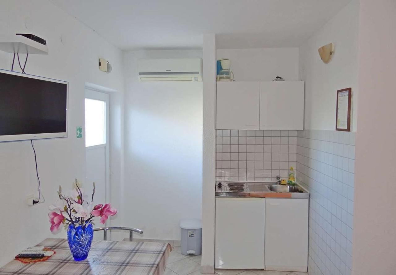 Apartments Tomislav - 120 M From Beach Donji Okrug  Exterior foto