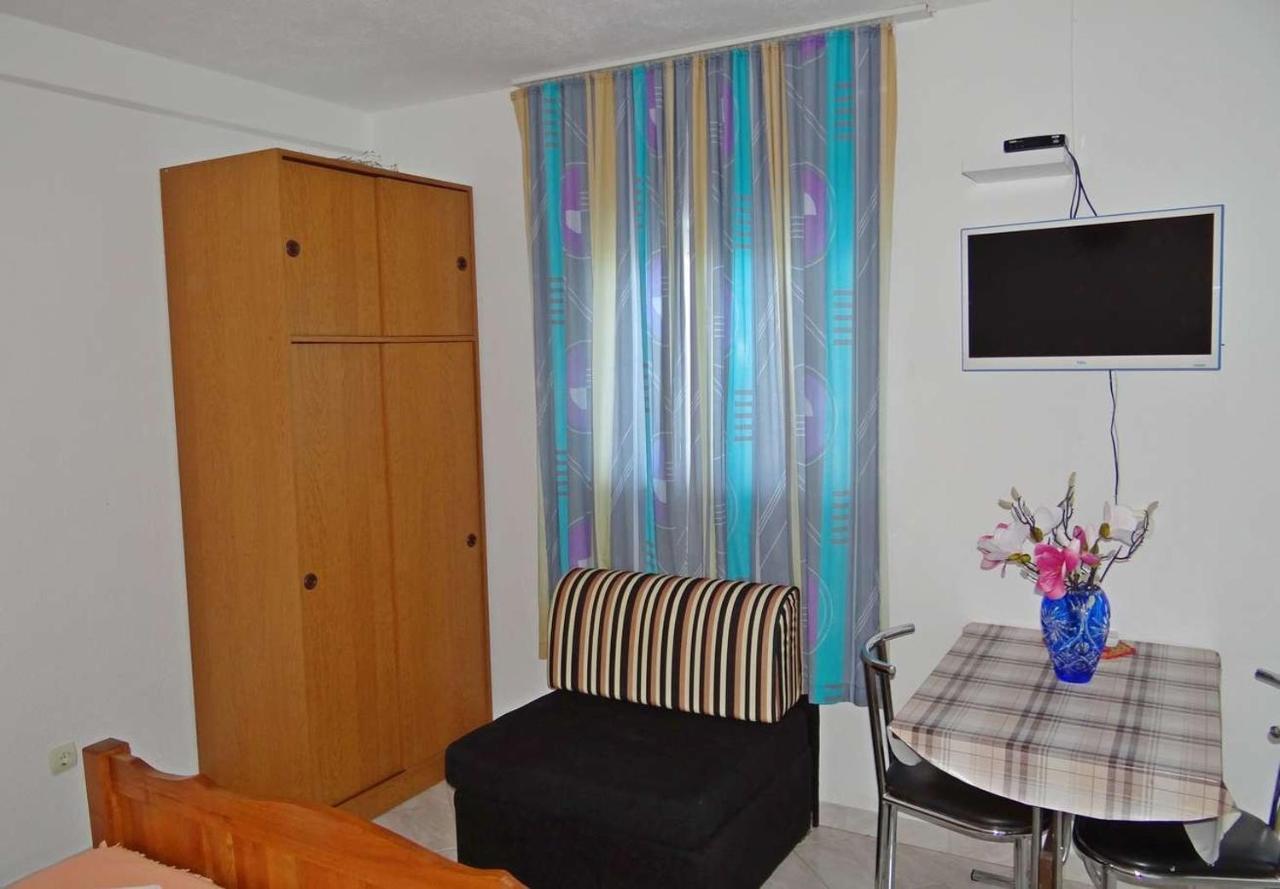 Apartments Tomislav - 120 M From Beach Donji Okrug  Exterior foto